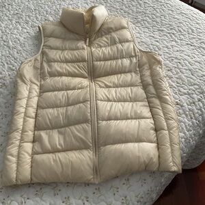 Uniqlo Cream Quilted Puffer Vest